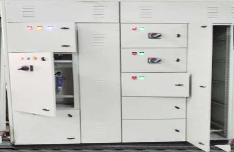 Compartmentalised motor control centre with feeder modules
